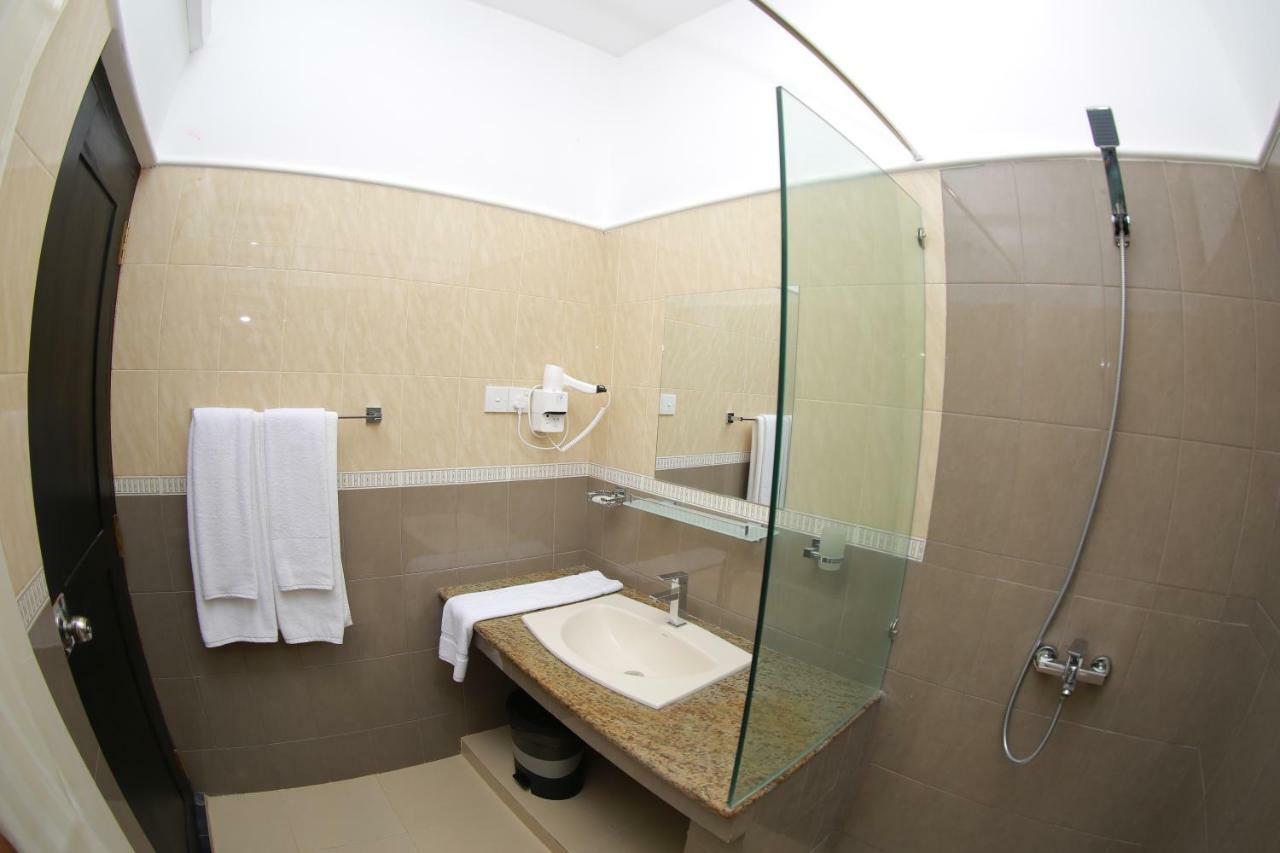 3R Resort Negombo Eksteriør billede