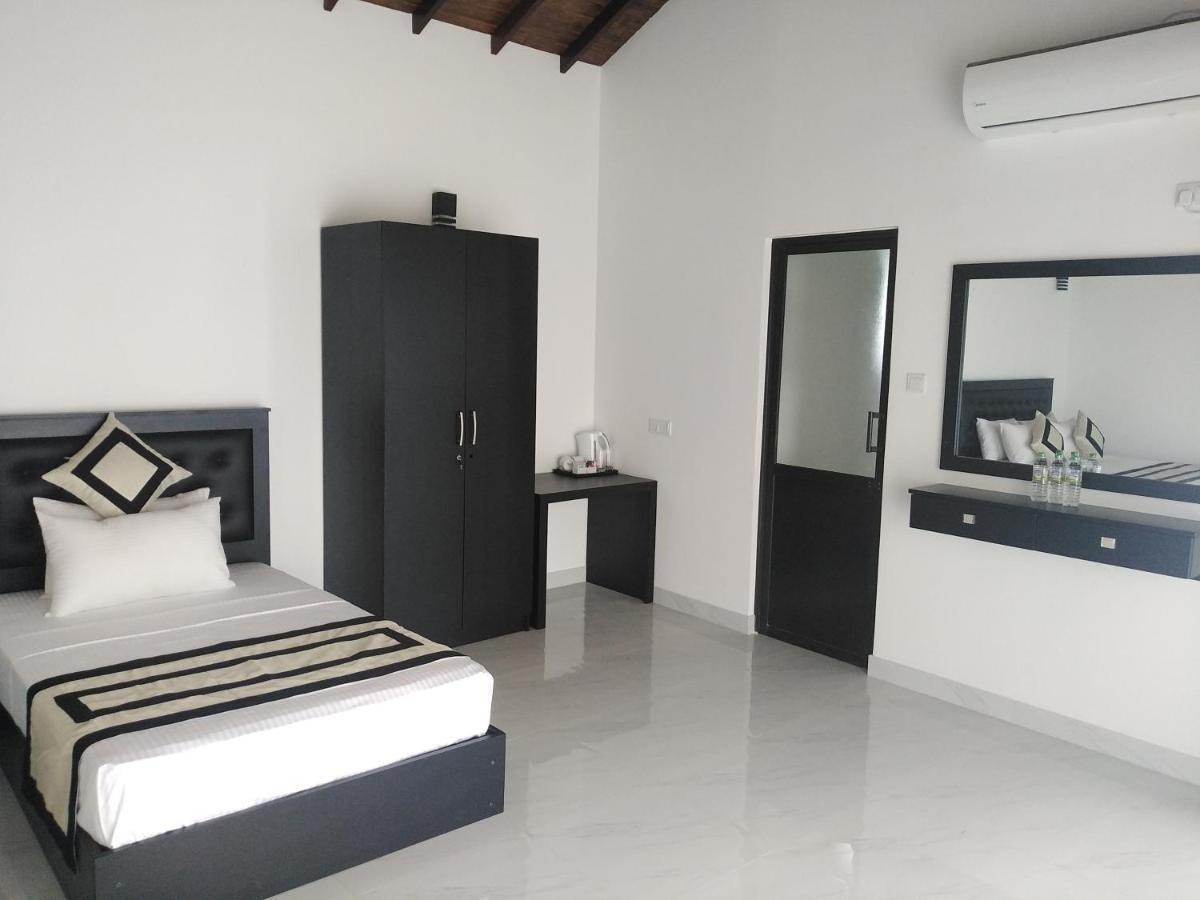 3R Resort Negombo Eksteriør billede